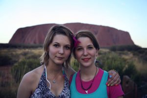 MonaLisa Twins in front of the Uluru in the Australian Outback